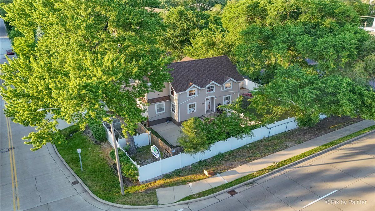 842 W Northwest Highway — Palatine, IL 60067
