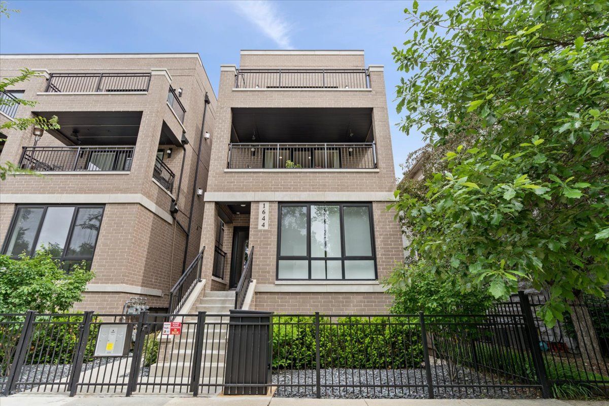 1644 W Diversey Parkway #2 — Chicago, IL 60614