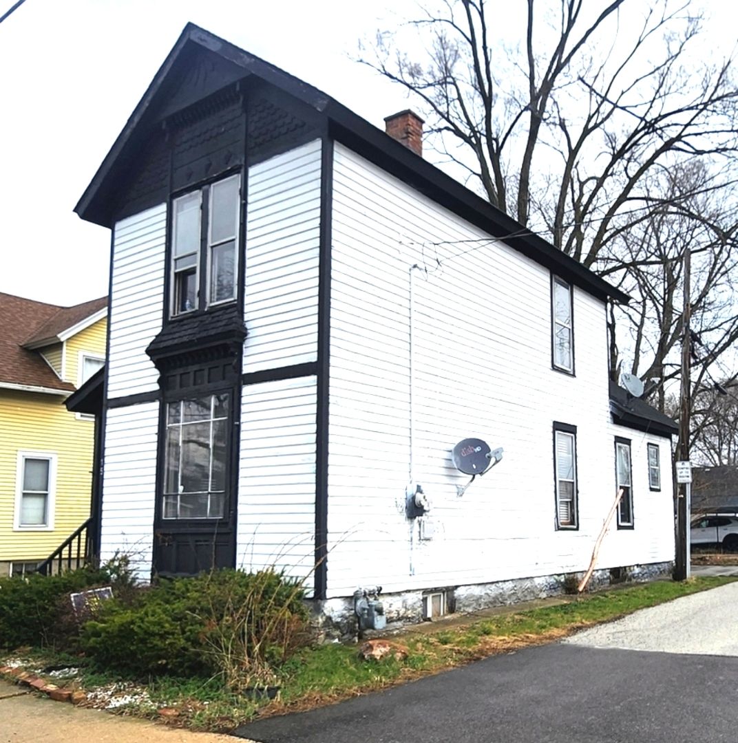 15 Blackhawk Avenue — Aurora, IL 60506