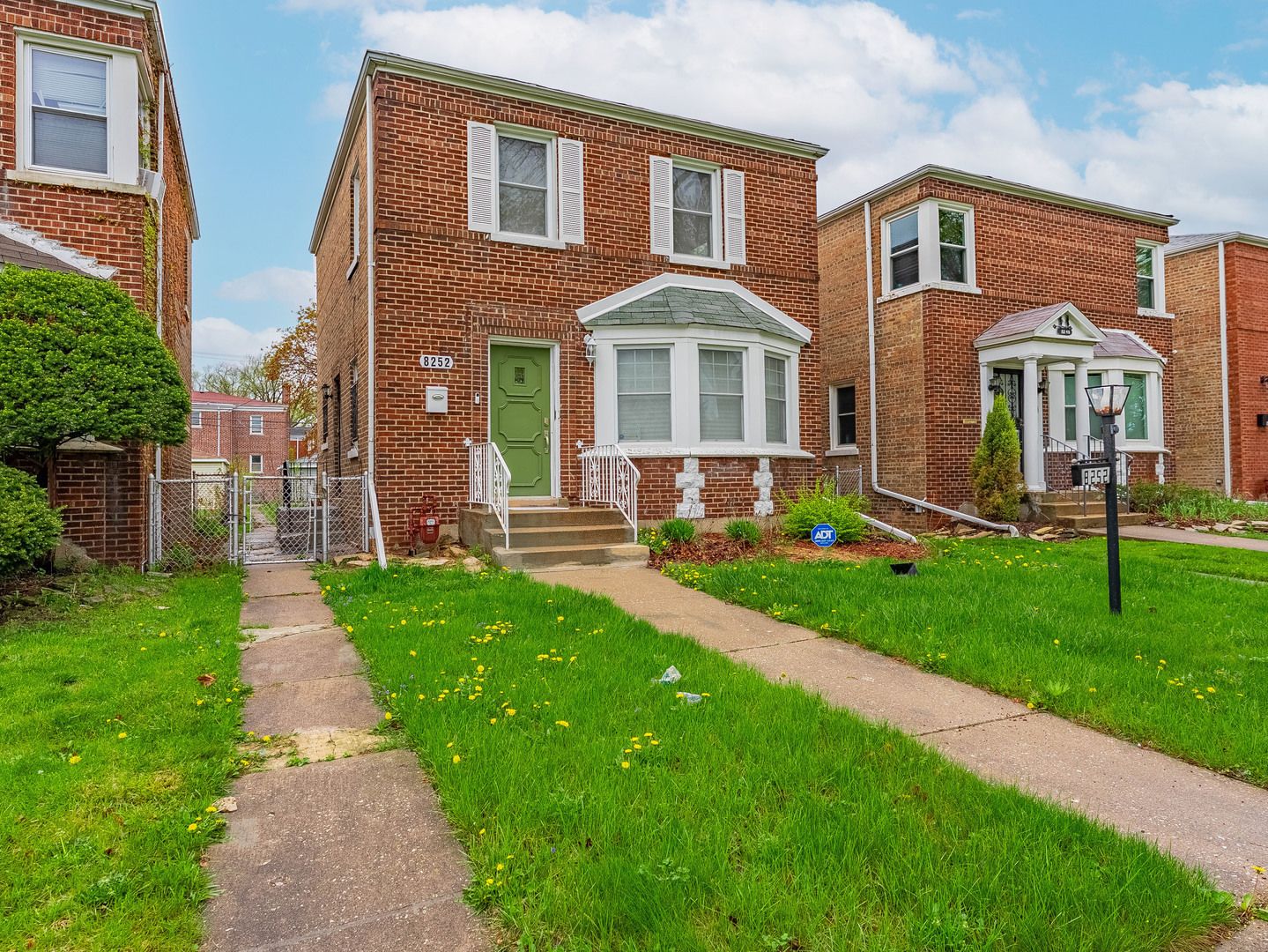 8252 S Calumet Avenue — Chicago, IL 60619
