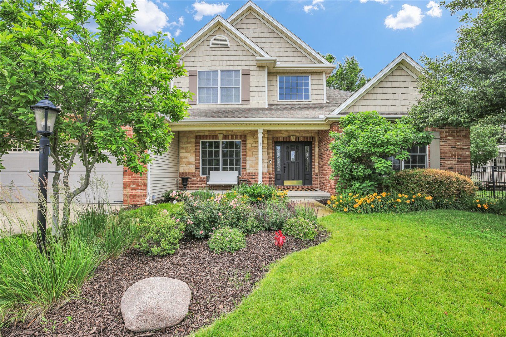 9 Della Court — Savoy, IL 61874