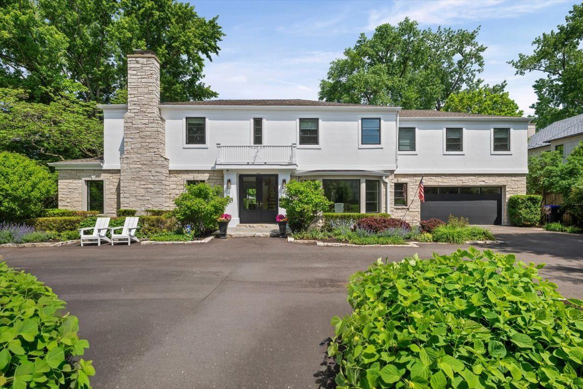 911 Oak Drive — Glencoe, IL 60022