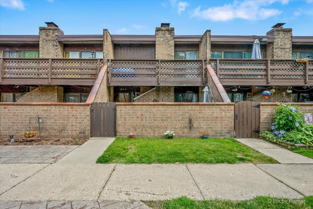 509 Kenneth Circle — Elgin, IL 60120