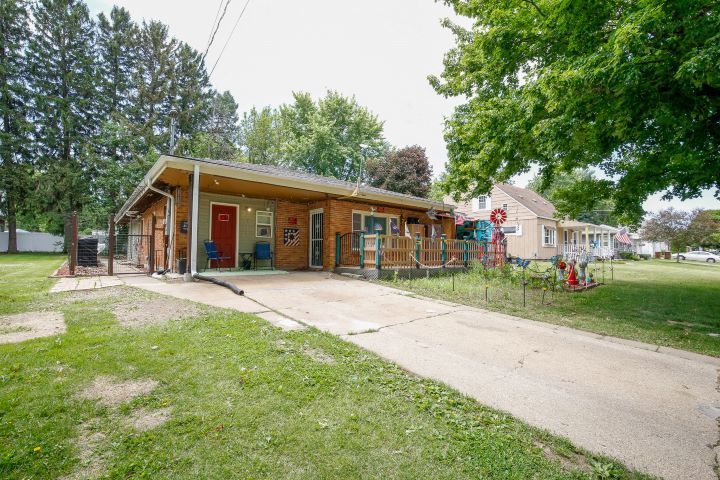 411 E Lincoln Street — Mount Morris, IL 61054