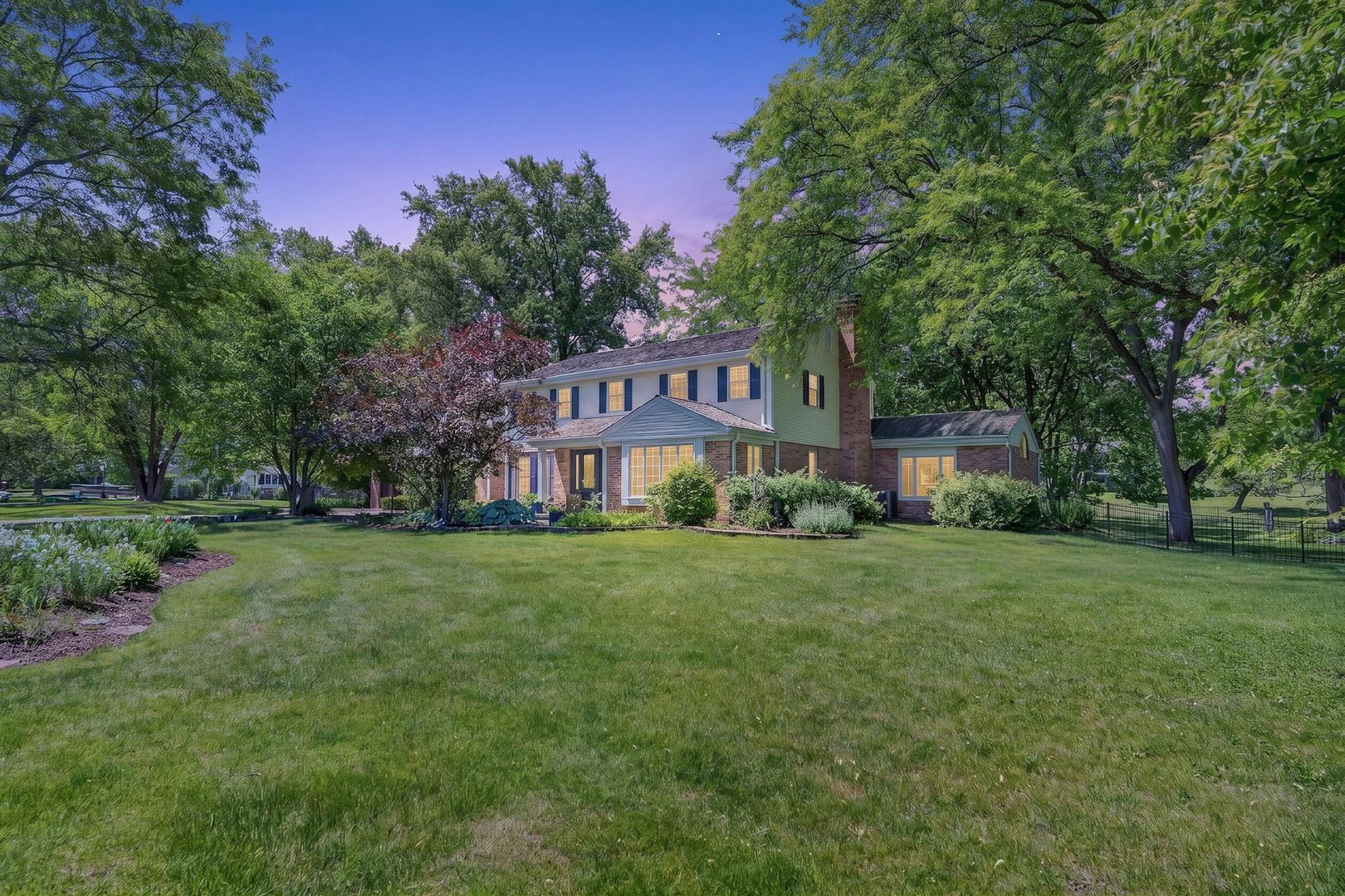 38 Forest Hills Road — Lake Bluff, IL 60044