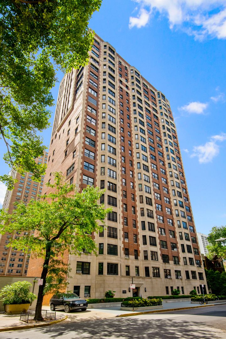 421 W Melrose Street #18BC — Chicago, IL 60657