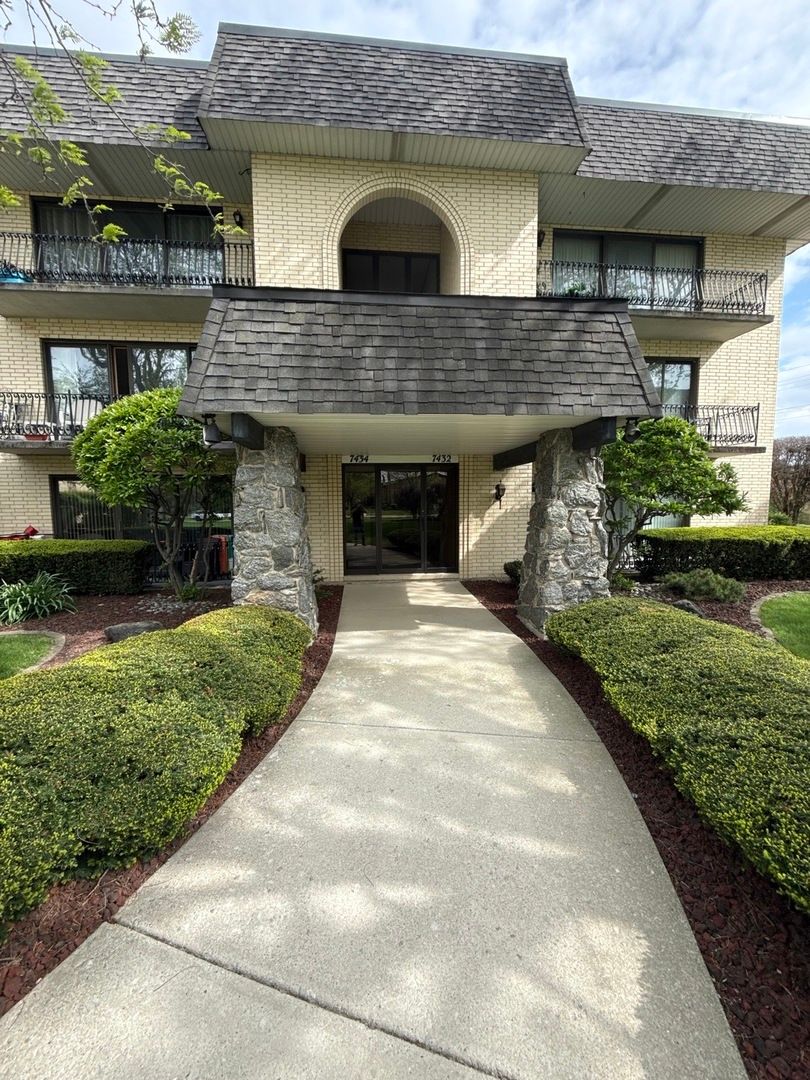 7432 W 153rd Street #3 — Orland Park, IL 60462