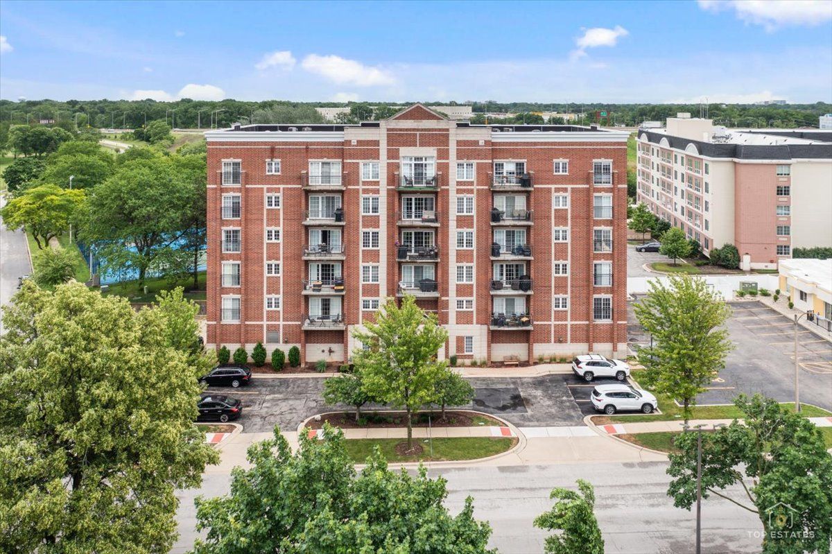 405 S Creekside Drive #604 — Palatine, IL 60074