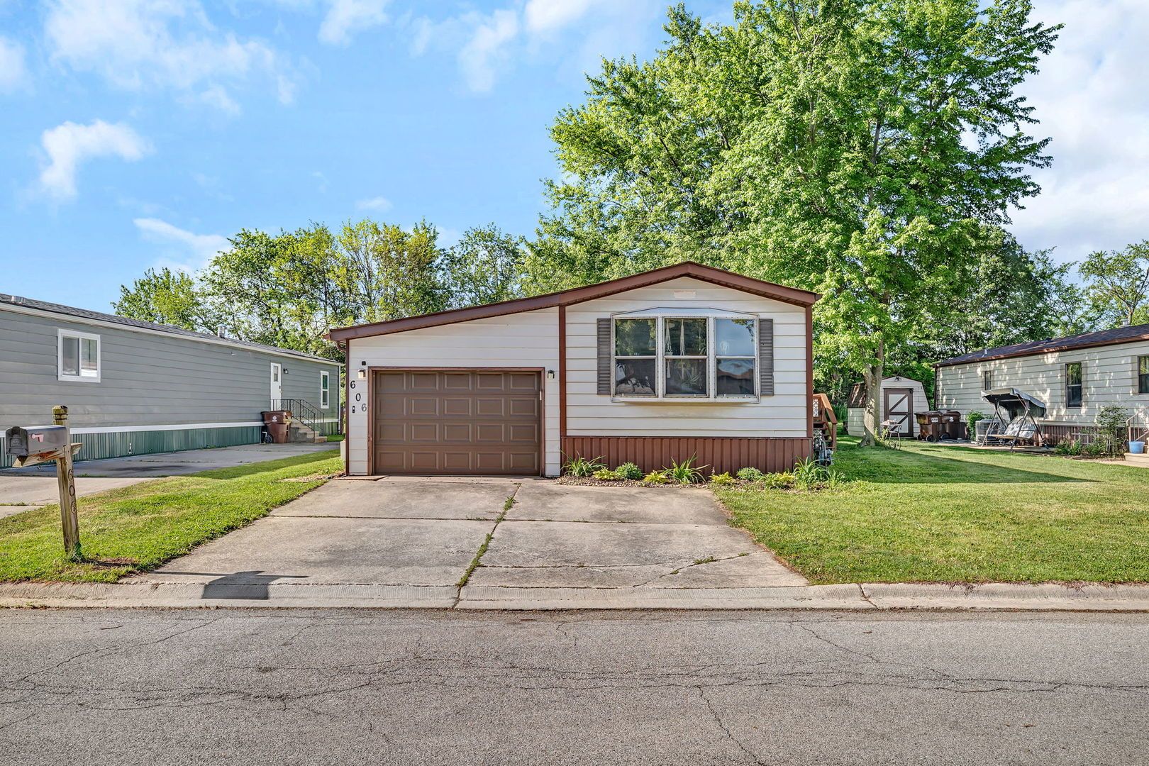 606 Tanglewood Road — Matteson, IL 60443