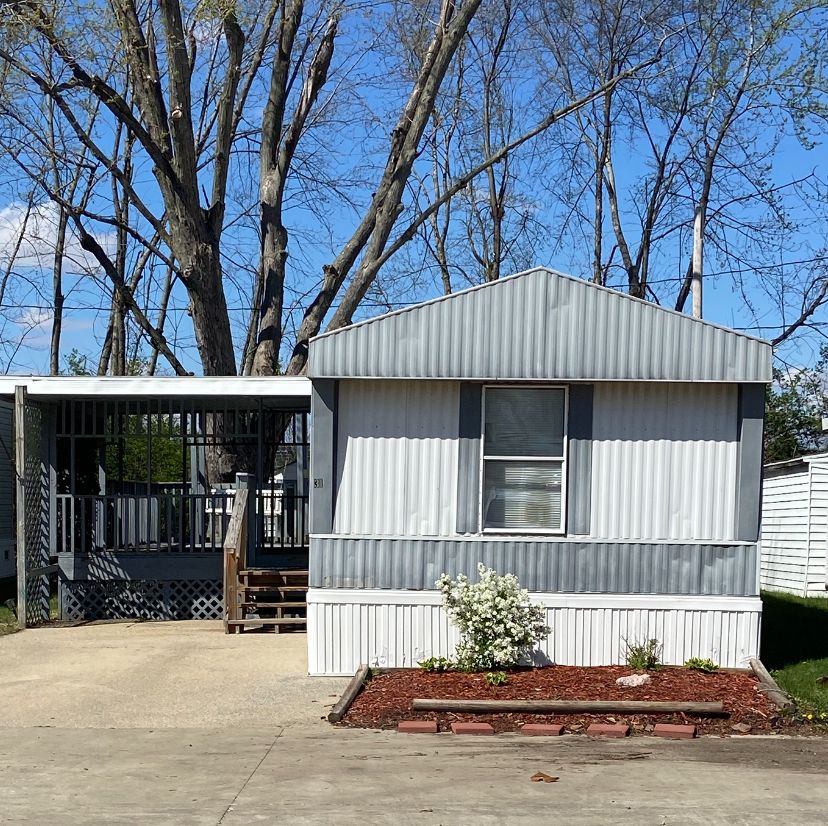 31 Coachman Drive — Urbana, IL 61802