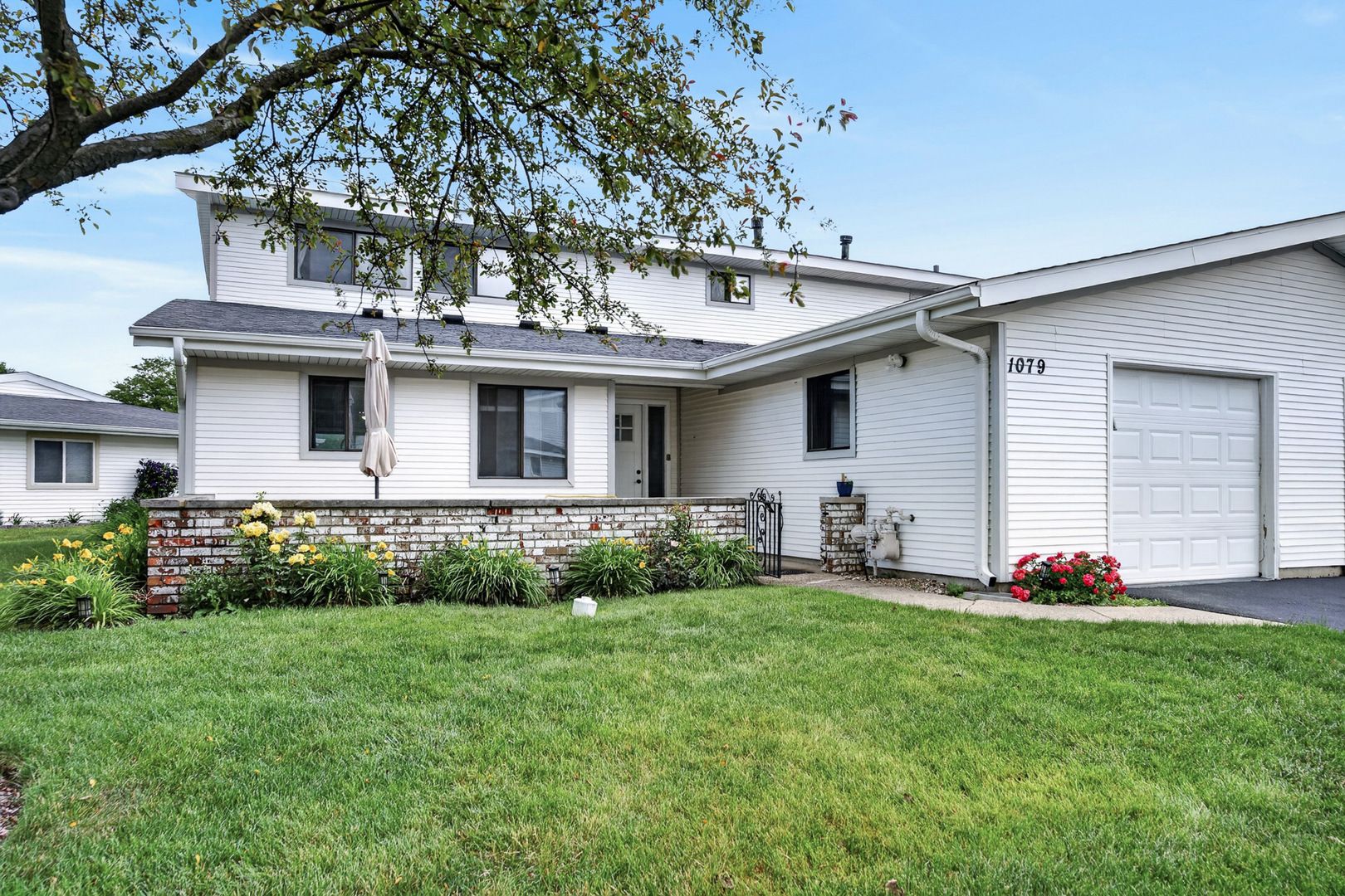 1079 Foxboro Lane — Schaumburg, IL 60193