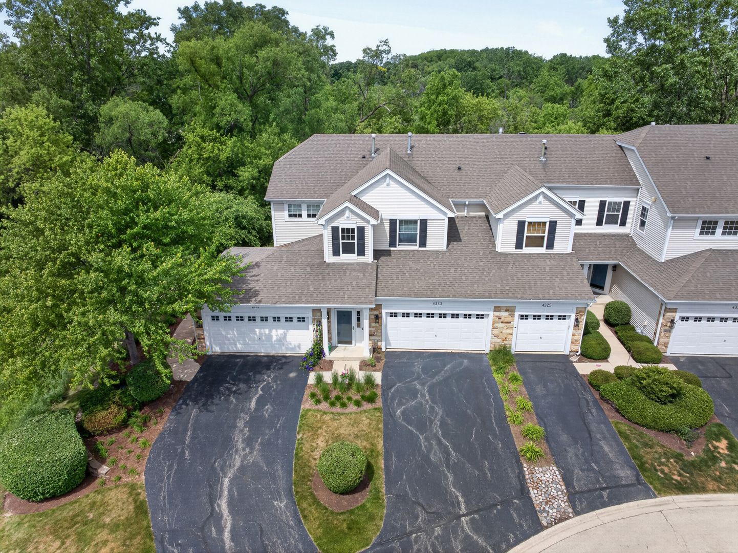 4323 Blue Iris Court #4323 — Island Lake, IL 60042