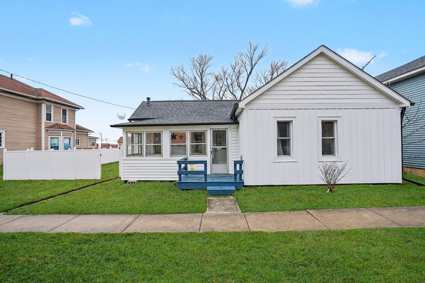 205 E TAYLOR Street — Grant Park, IL 60940
