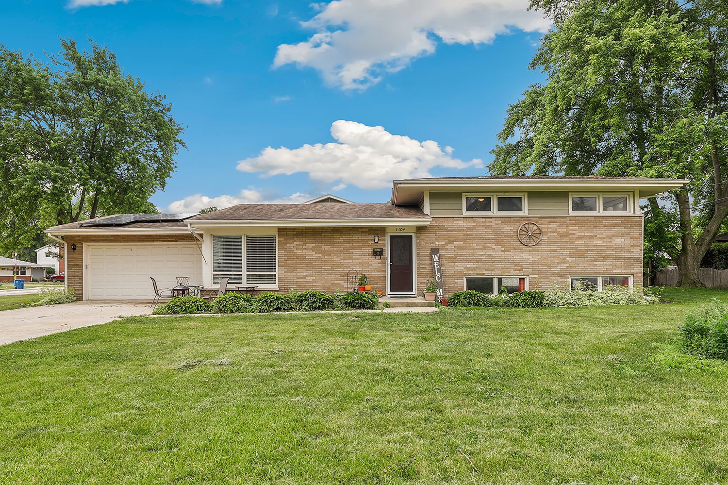 1104 New Haven Avenue — Aurora, IL 60506
