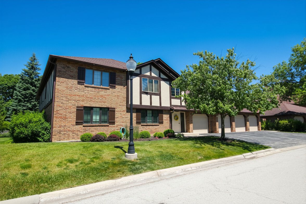 7762 W Arquilla Drive #2B — Palos Heights, IL 60463