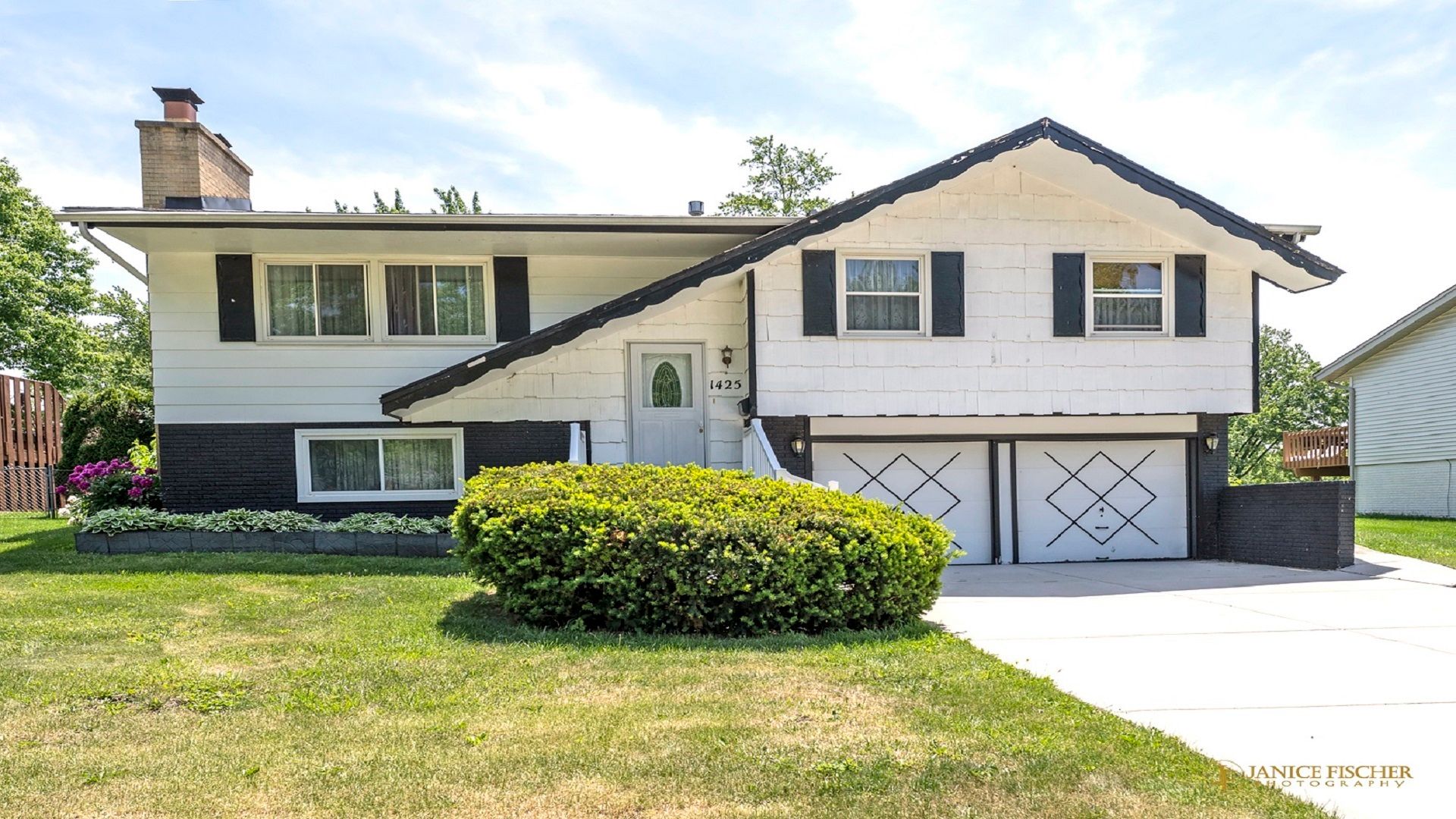 1425 Concord Lane — Schaumburg, IL 60193