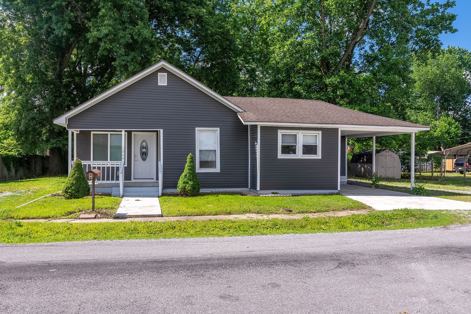 1608 W Adams Street — Herrin, IL 62948