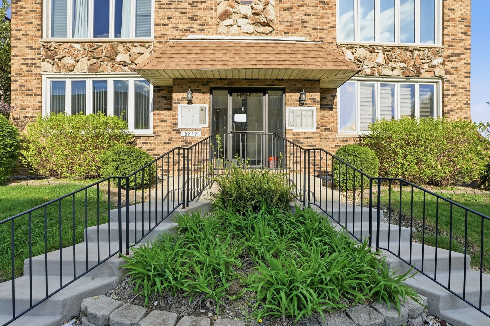 6257 S Newland Avenue #1N — Chicago, IL 60638
