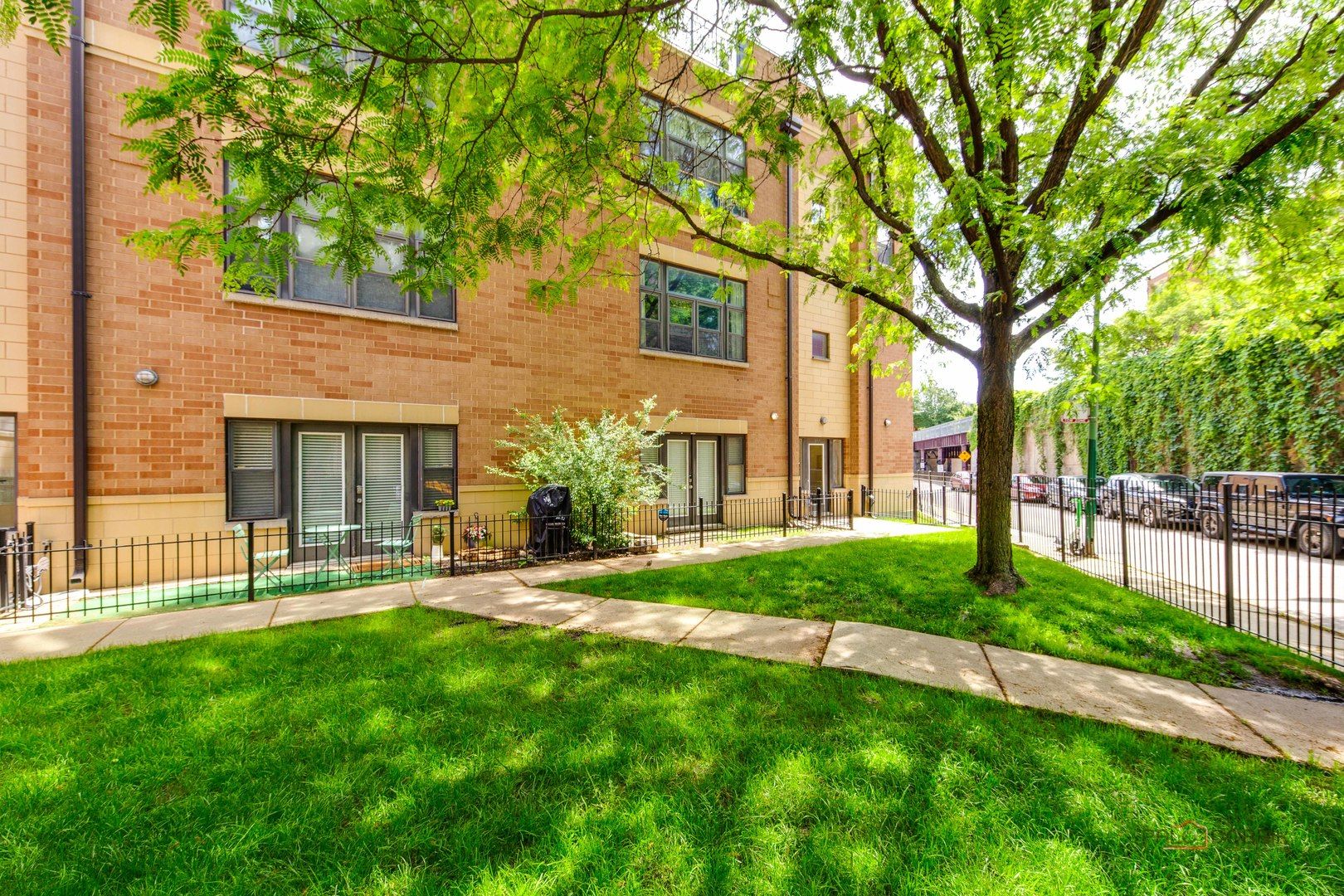 2300 W Bloomingdale Avenue #D — Chicago, IL 60647