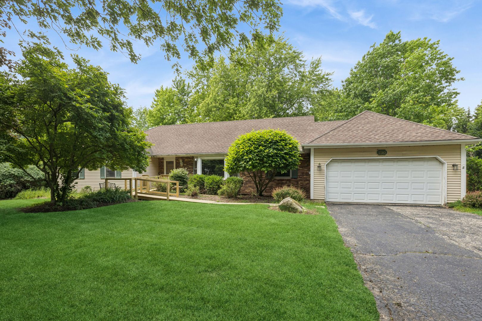 730 Yorktown Drive — Algonquin, IL 60102