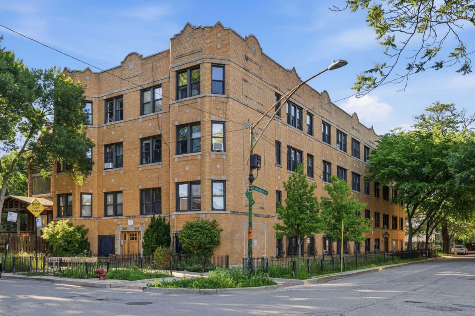 1904 N Drake Avenue #1A — Chicago, IL 60647