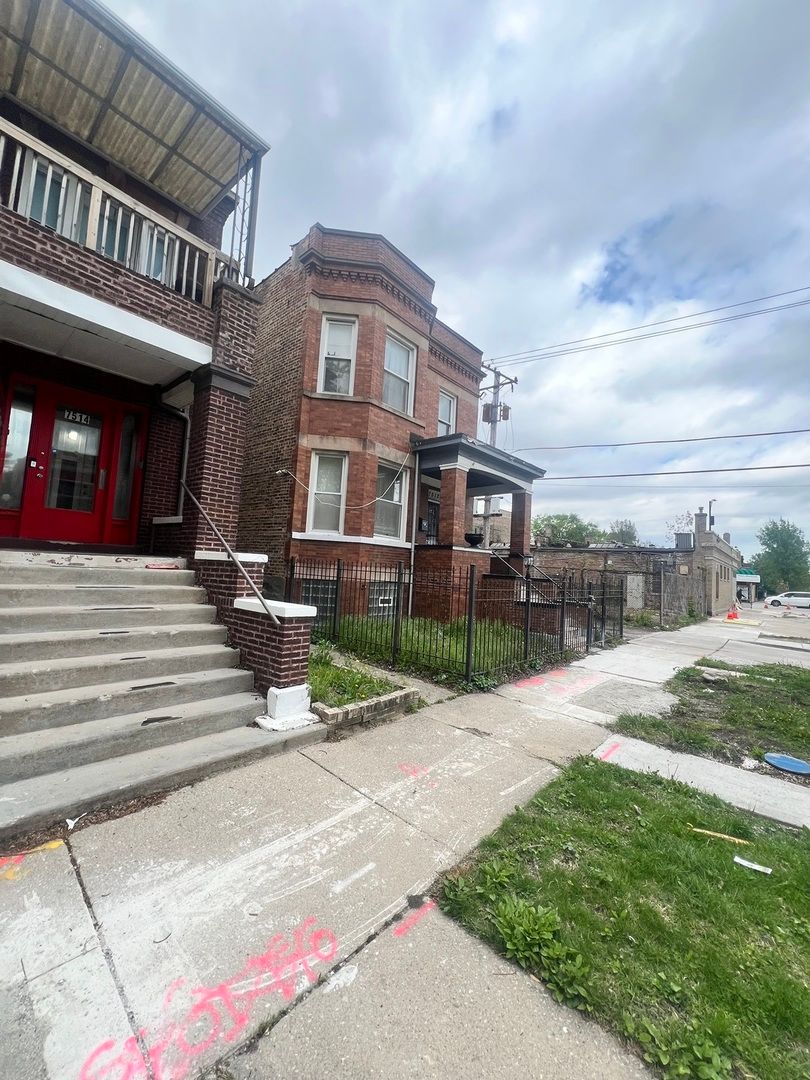7512 S Langley Avenue — Chicago, IL 60619