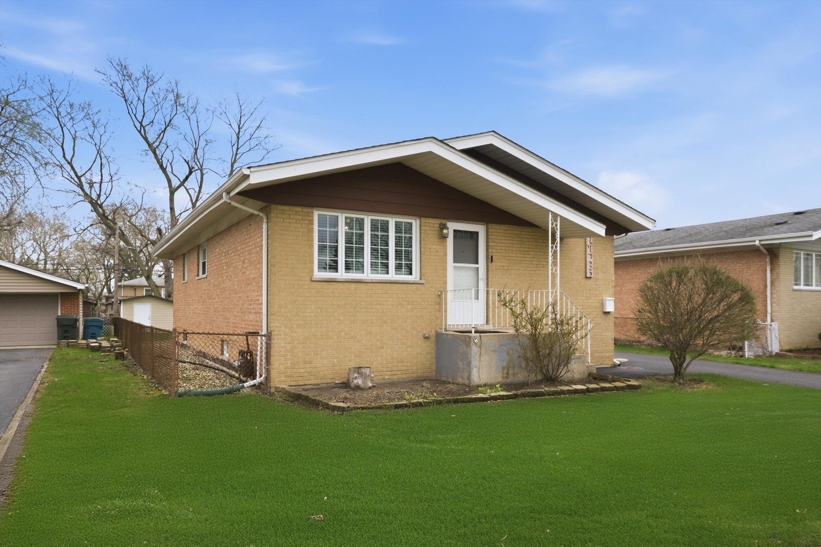 14325 Tripp Avenue — Midlothian, IL 60445