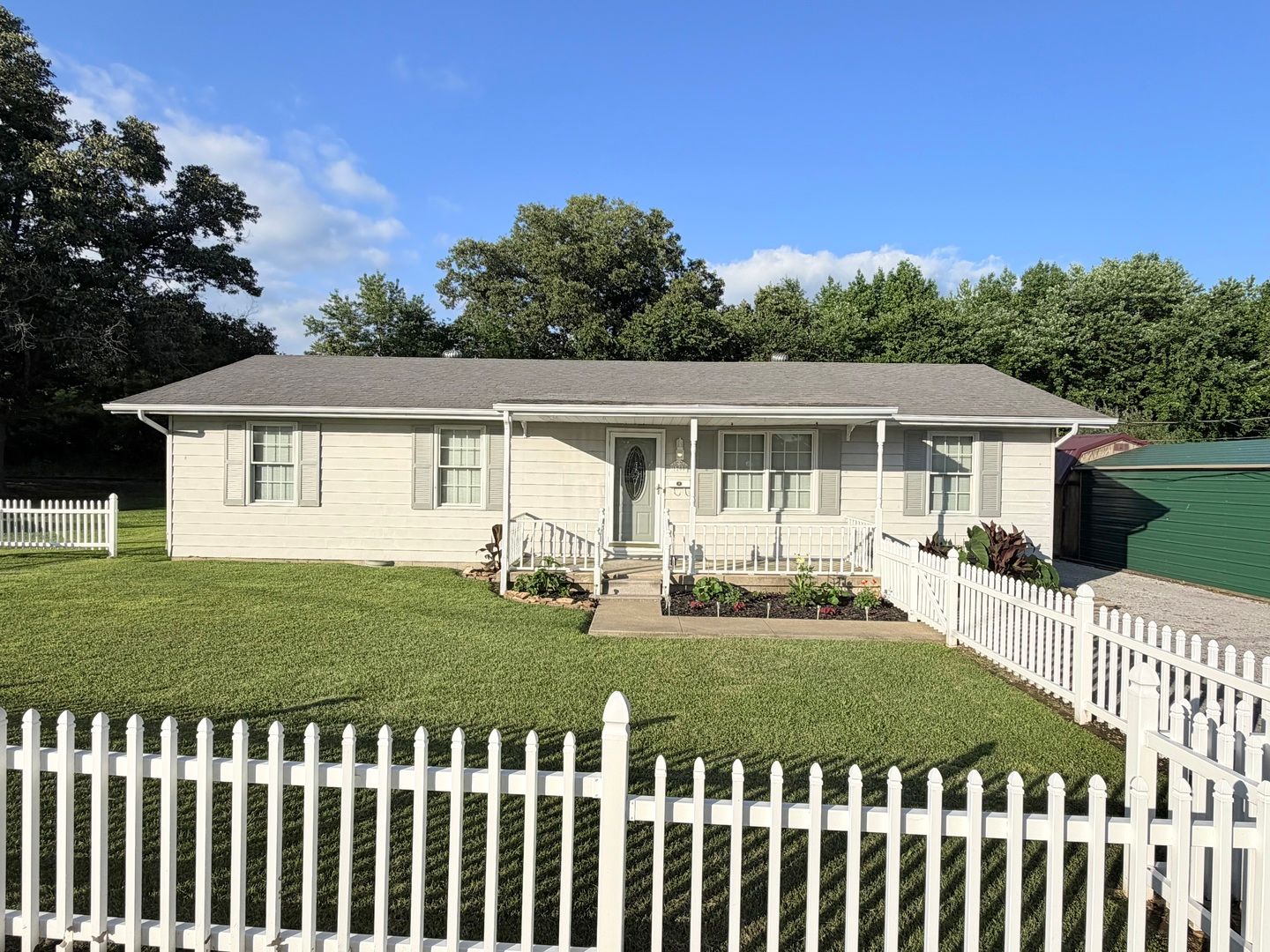 1200 Academy Street — Eldorado, IL 62930