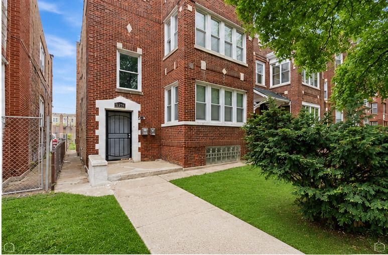 8125 S EVANS Avenue — Chicago, IL 60619