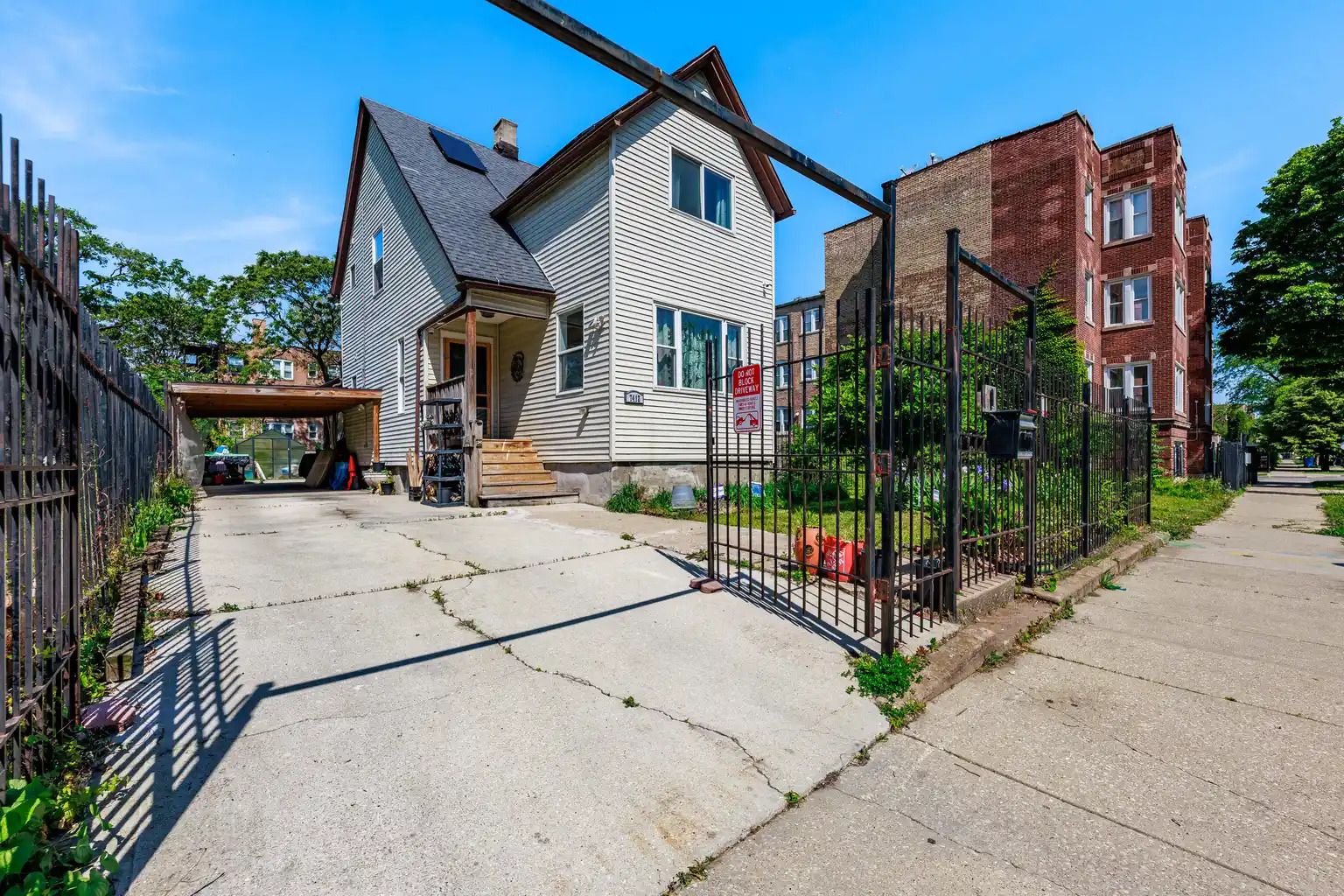 7412 S PHILLIPS Avenue — Chicago, IL 60649