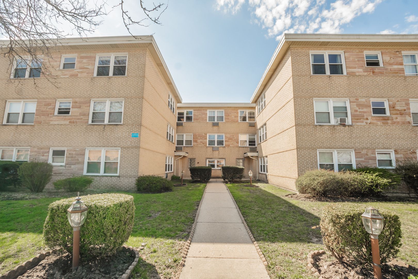 4629 Main Street #3A — Skokie, IL 60076