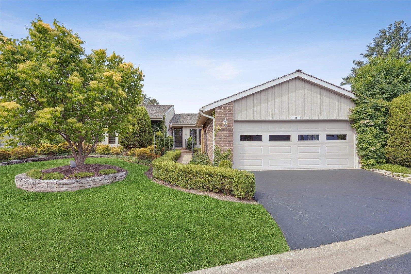 98 Briarwood Circle — Oak Brook, IL 60523