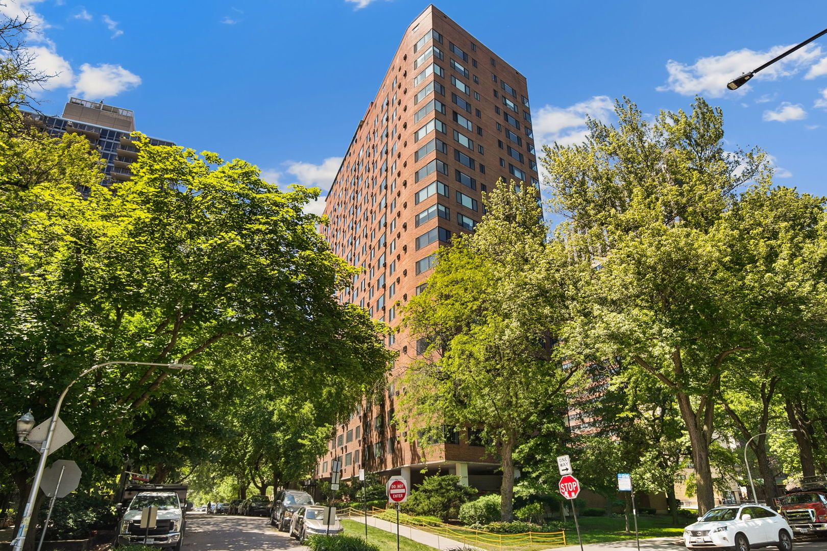 3100 N Lake Shore Drive #601 — Chicago, IL 60657