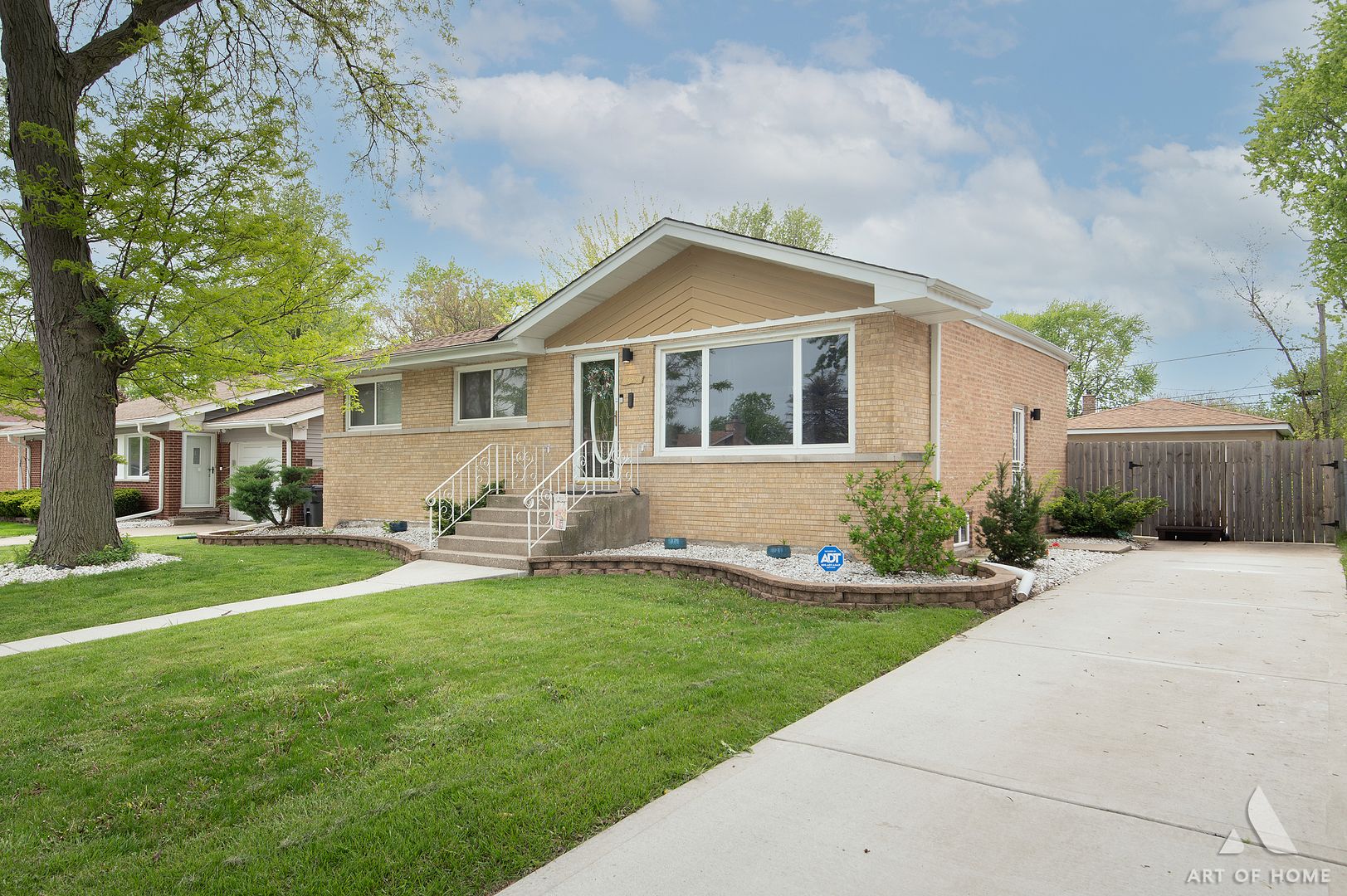 15330 Ingleside Avenue — South Holland, IL 60473