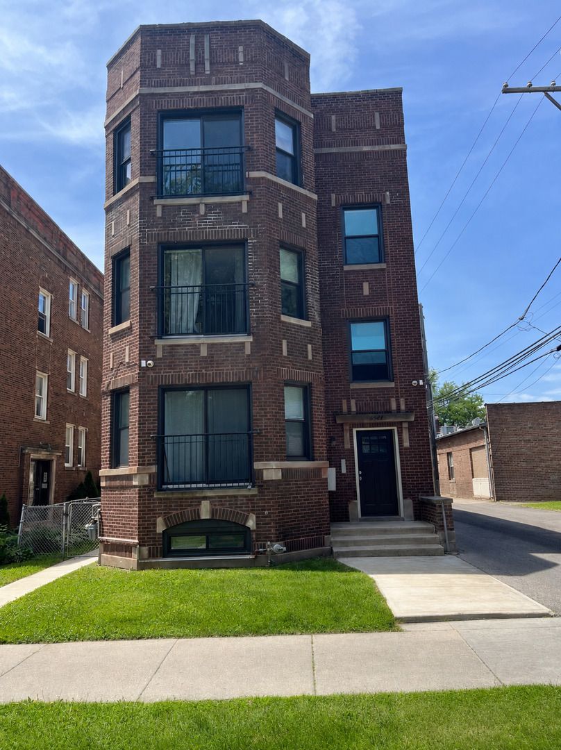 6344 N Artesian Avenue #1 — Chicago, IL 60659