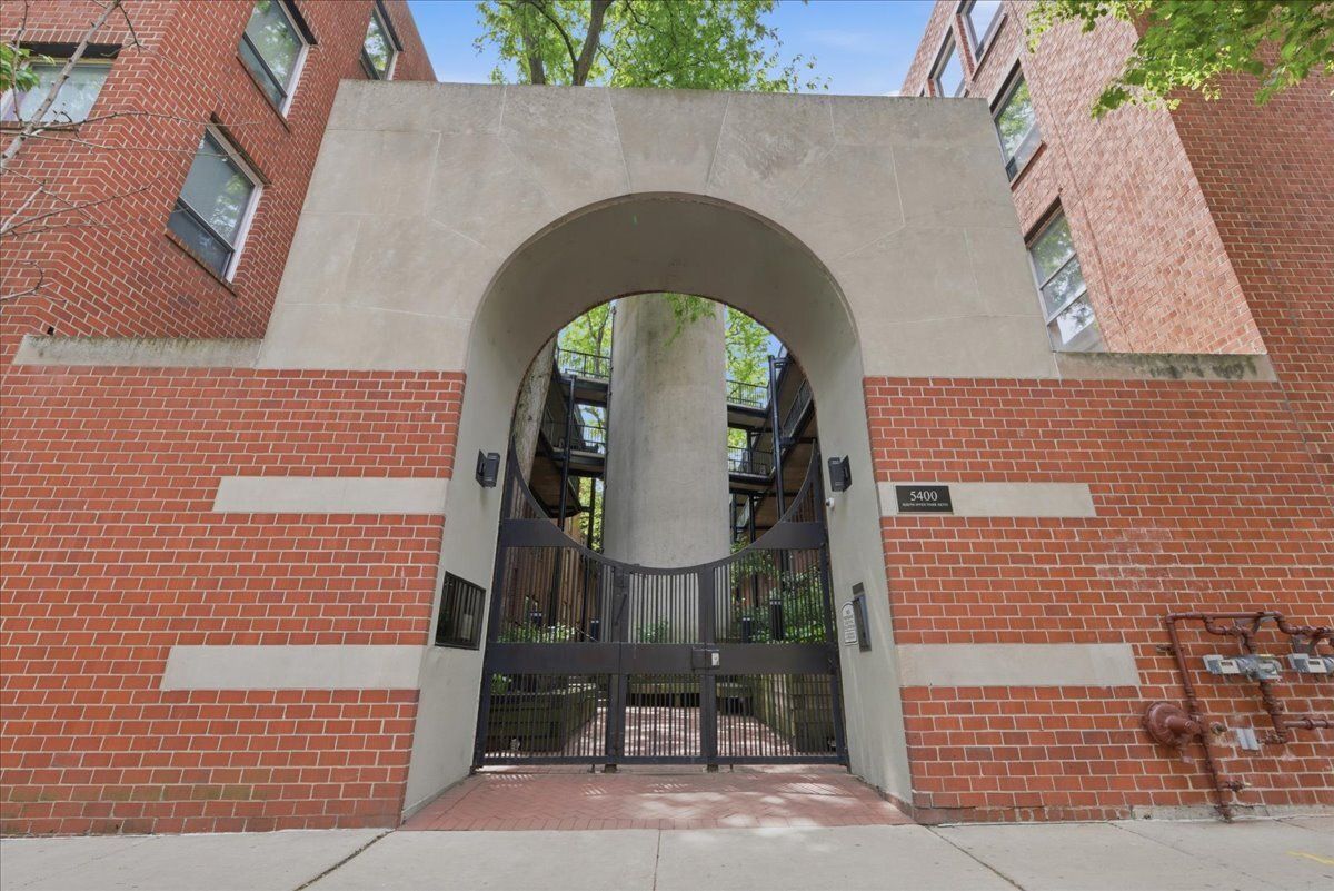 5400 S Hyde Park Boulevard #1c — Chicago, IL 60615