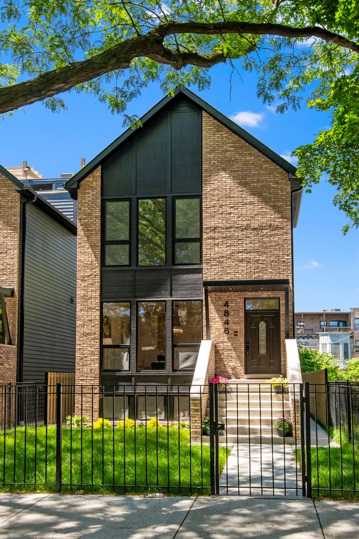 4846 N Hermitage Avenue — Chicago, IL 60640