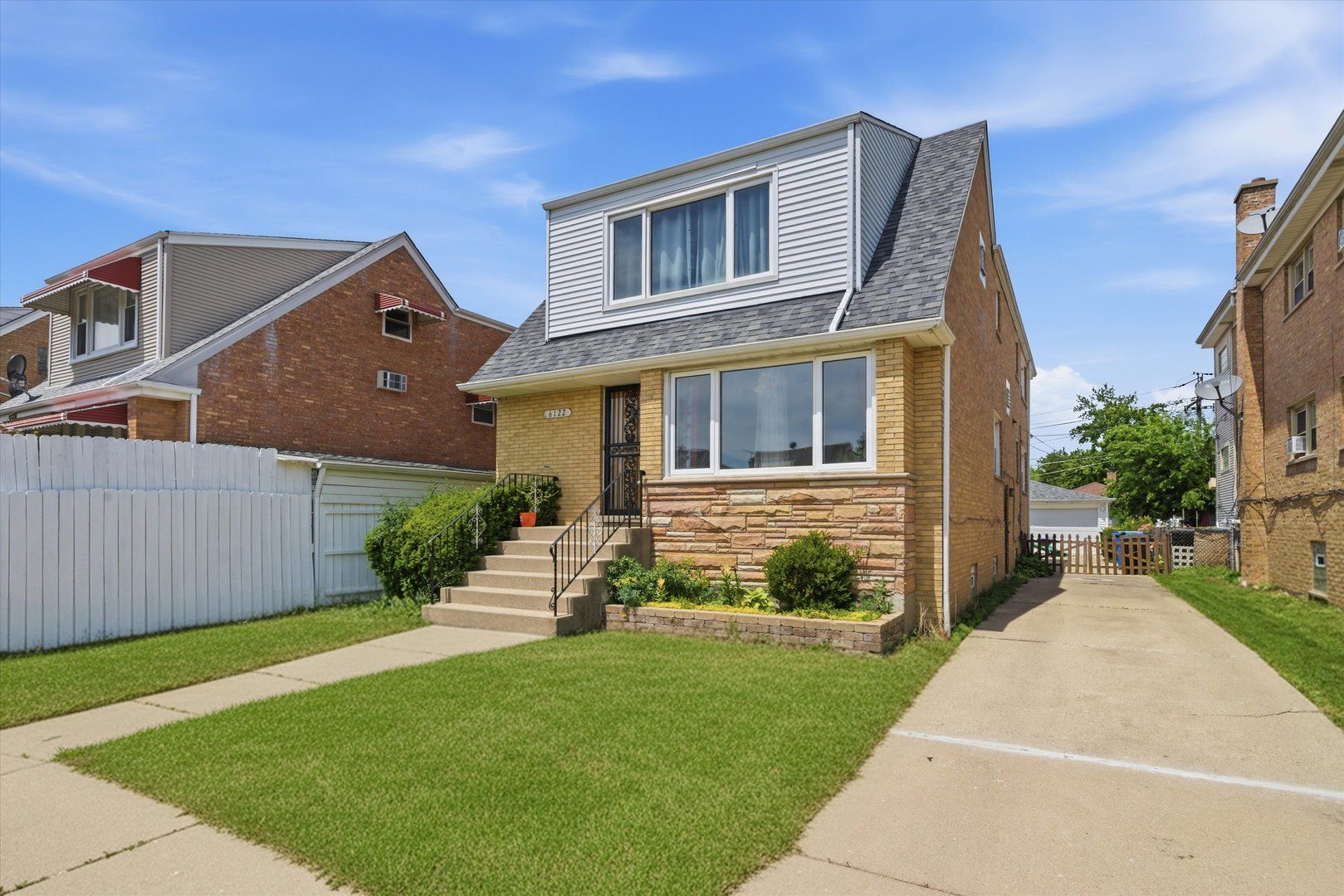 6122 W Leland Avenue — Chicago, IL 60630