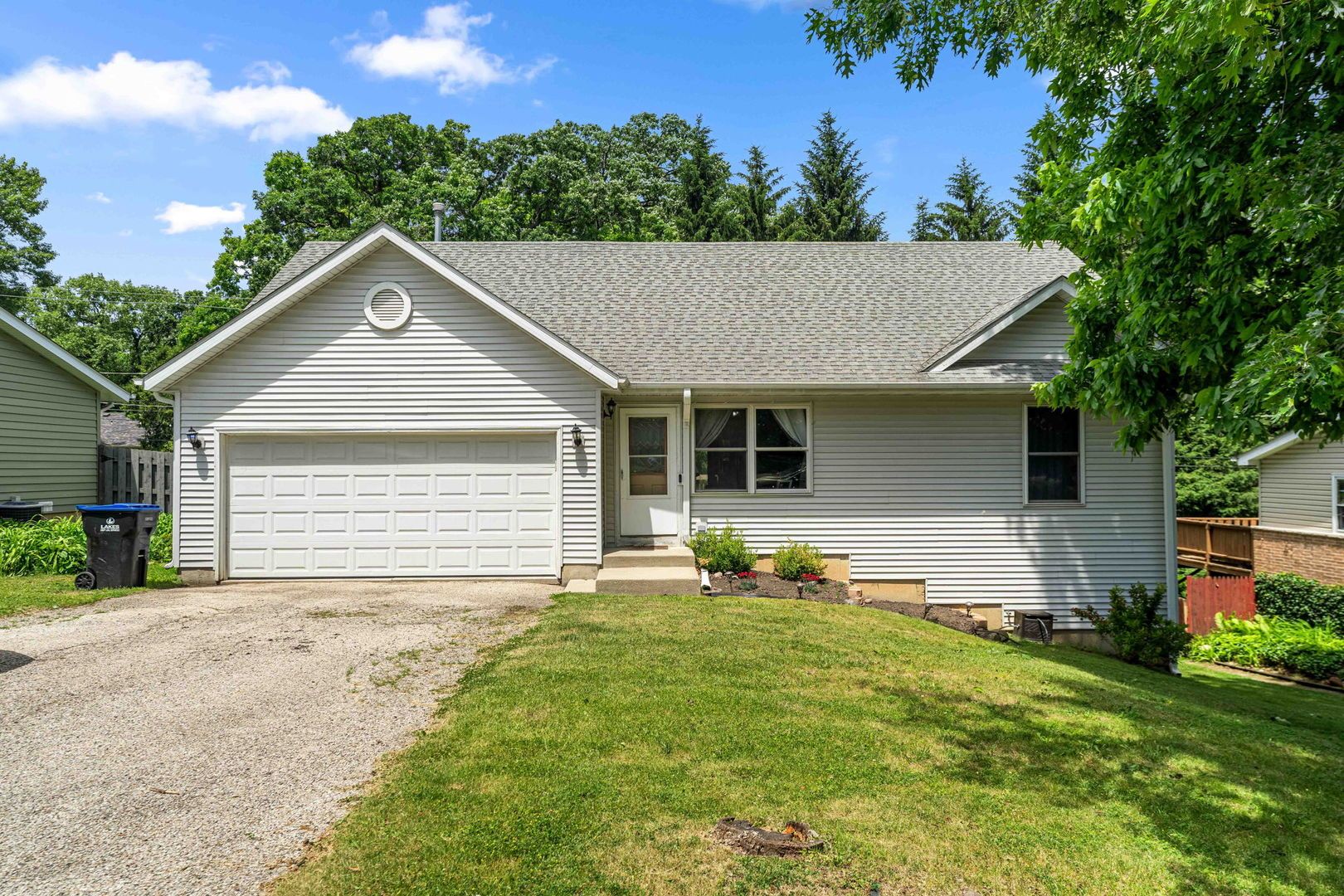 1820 W Oakleaf Drive — McHenry, IL 60051