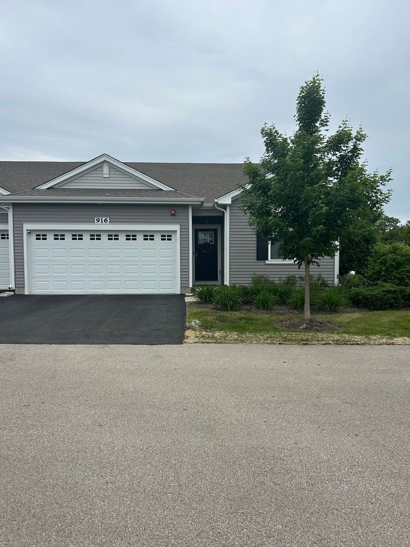 916 Darwin Street — North Aurora, IL 60542