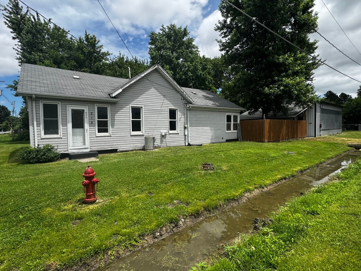 215 E Main Street — Tamaroa, IL 62888