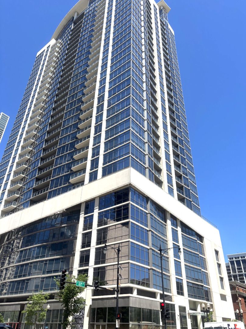 100 E 14th Street #1508 — Chicago, IL 60605