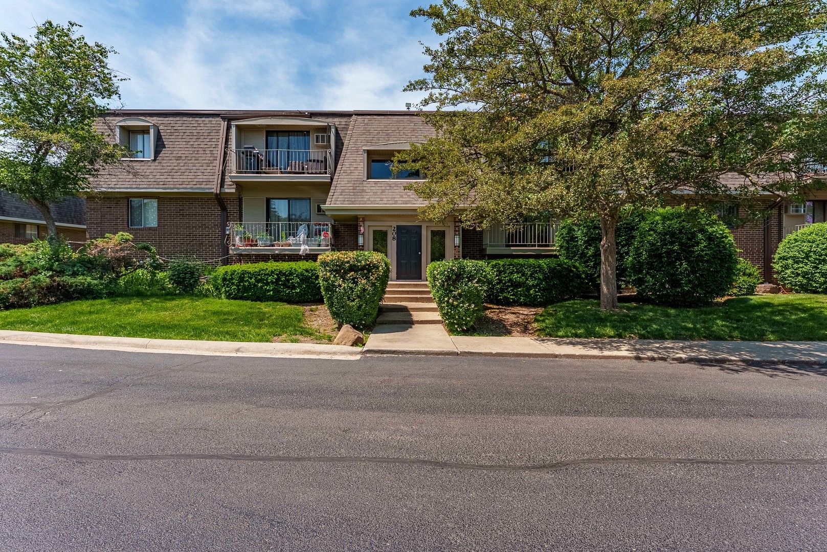 208 E Bailey Road #H — Naperville, IL 60565