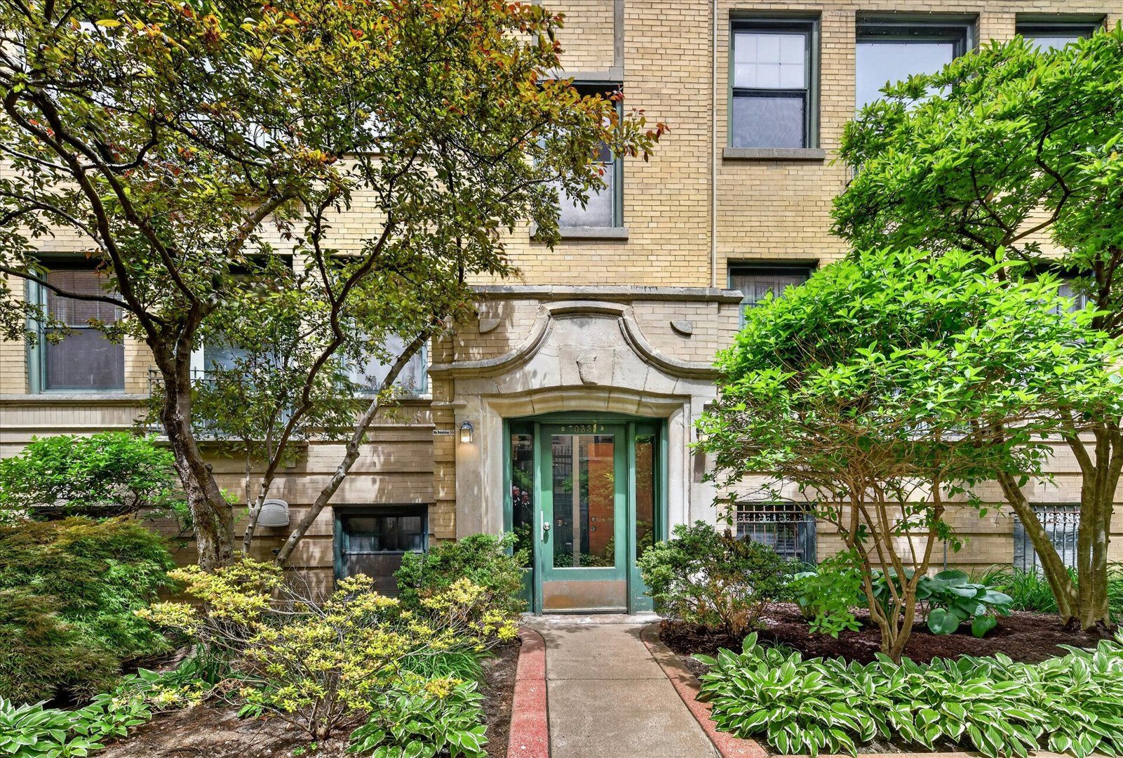 7033 N Sheridan Road #G — Chicago, IL 60626