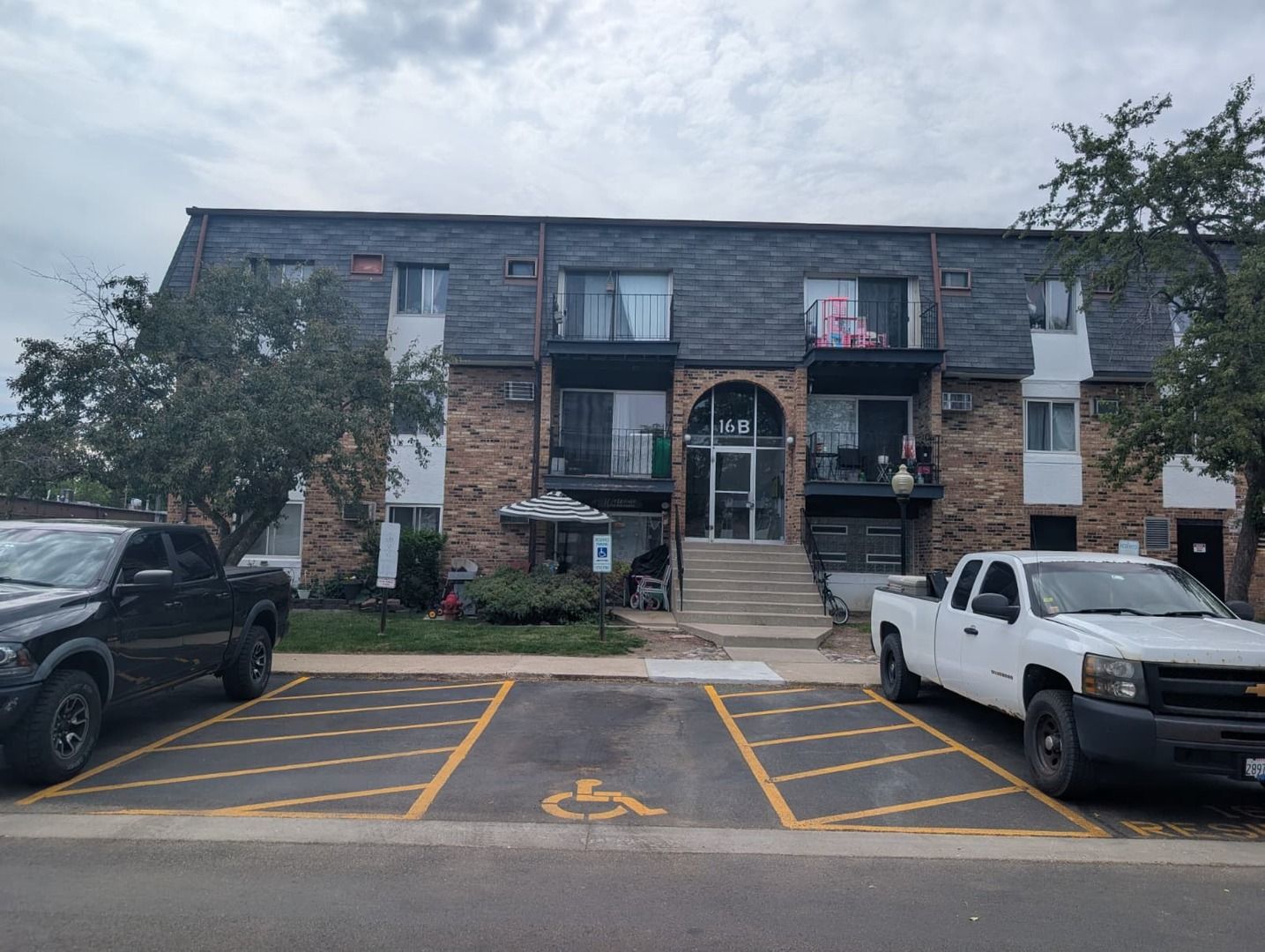16B E DUNDEE QUARTER Street #102 — Palatine, IL 60074