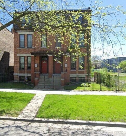 4321 S Ellis Avenue #2 — Chicago, IL 60653