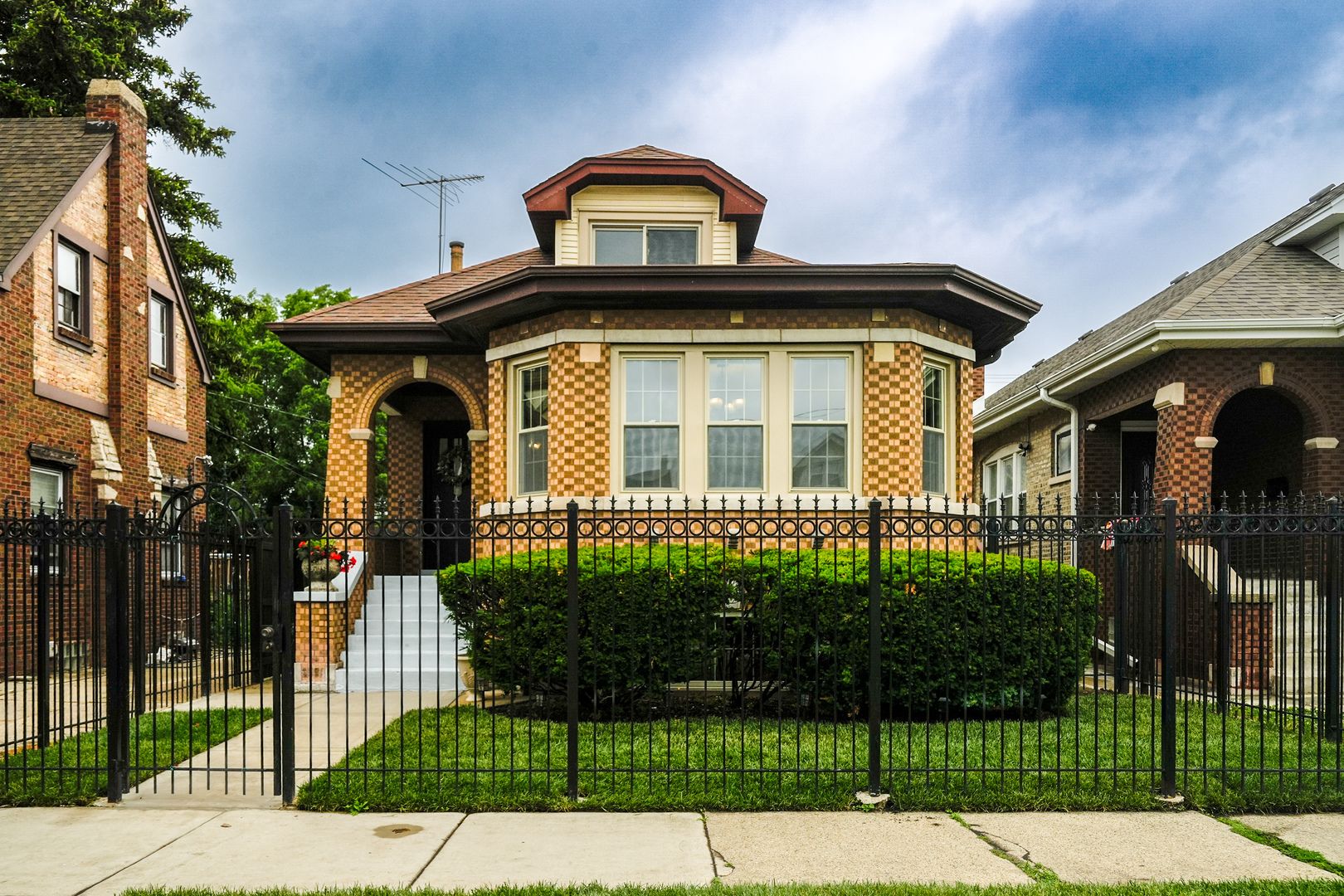 6136 W Fletcher Street — Chicago, IL 60634