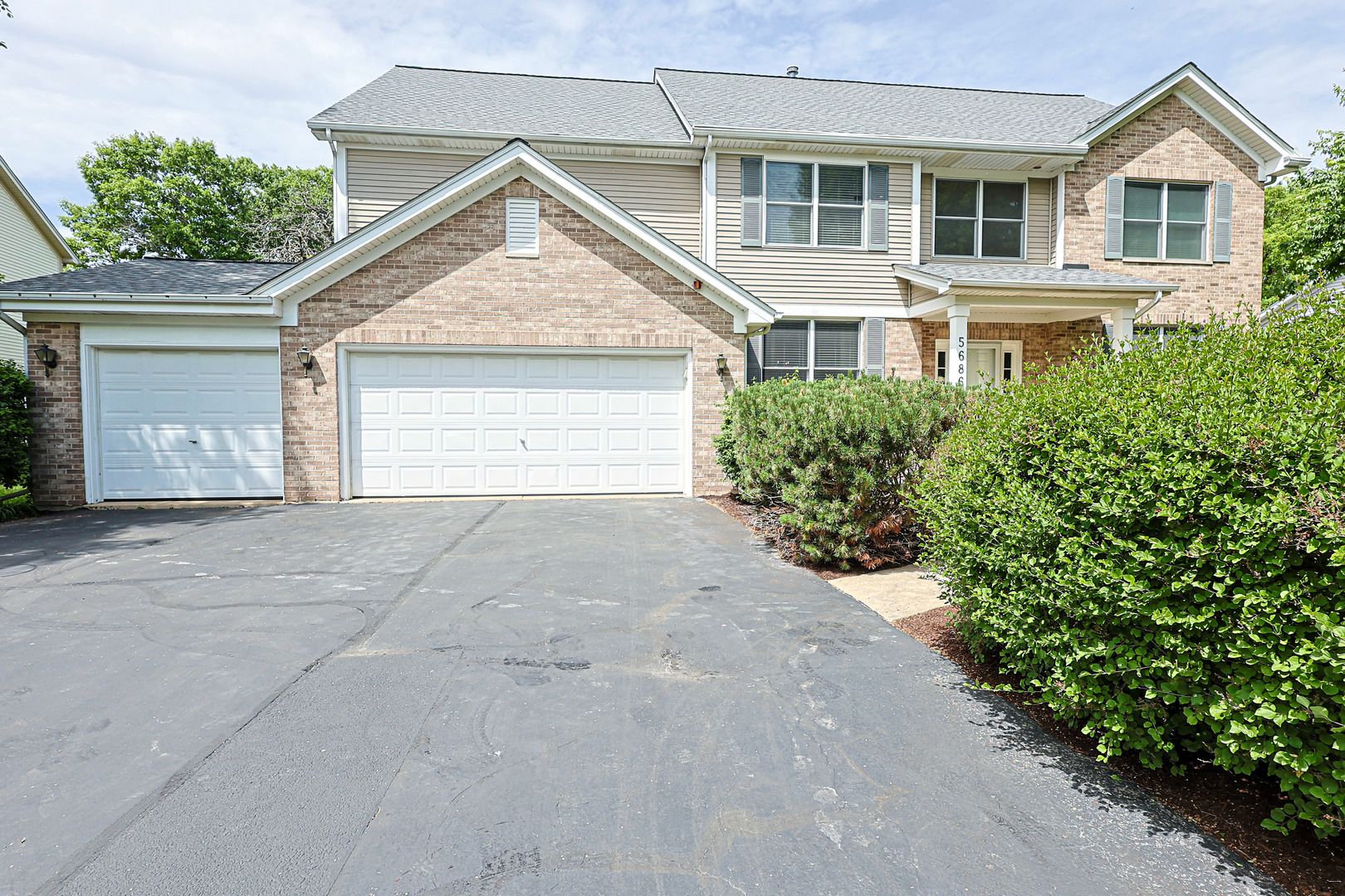5686 Angouleme Lane — Hoffman Estates, IL 60192