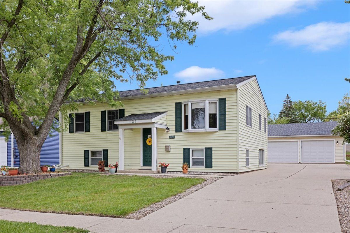 121 Seton Place — Streamwood, IL 60107