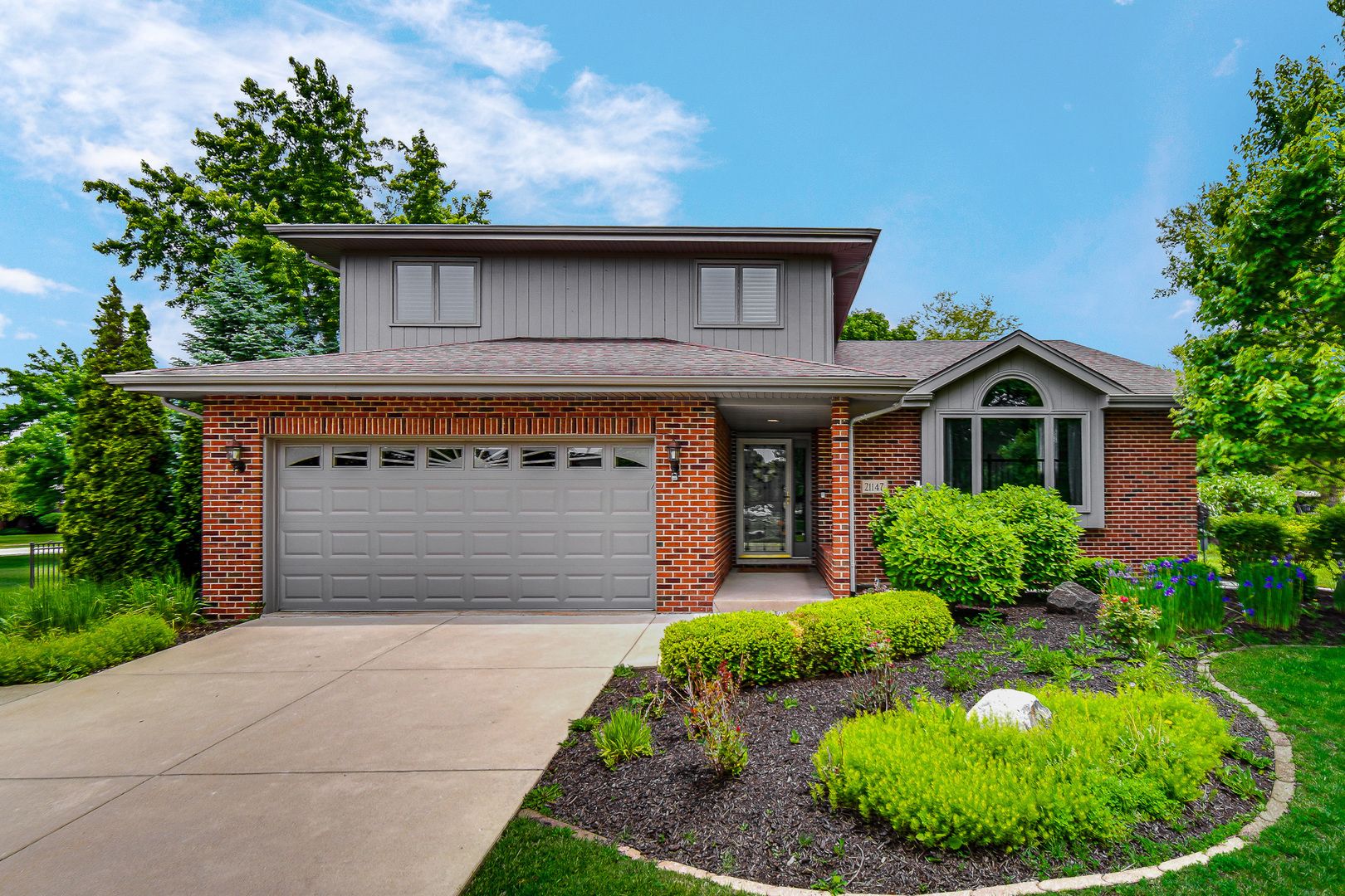 21147 Hunter Woods Drive — Frankfort, IL 60423